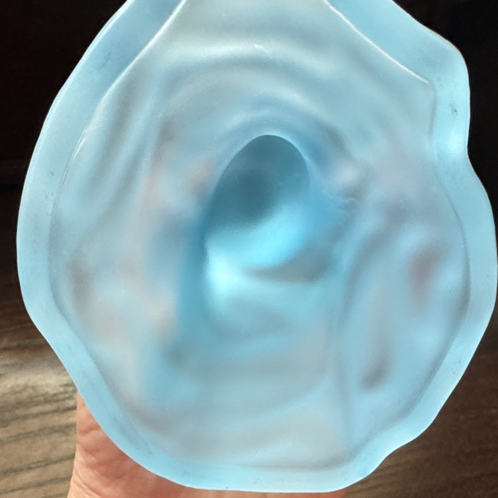 LE Smith Vintage Blue Frosted Satin Glass Bird in Flight Glass Art MCM - Picture 3 of 5